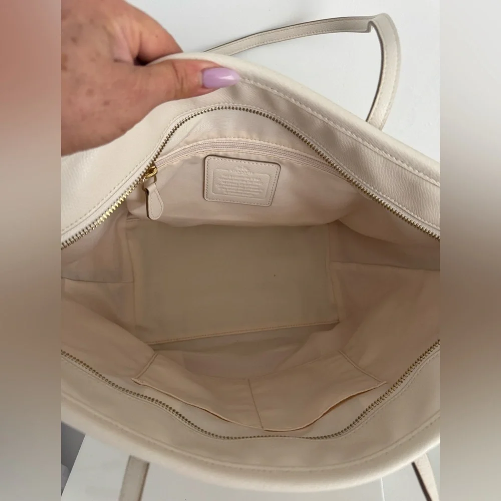 Coach signature street